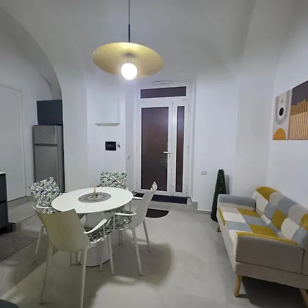 R94 Lejlighed Acireale